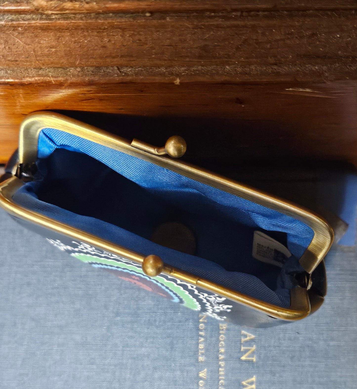 Vegan Leather Kiss Closure Coin Purse