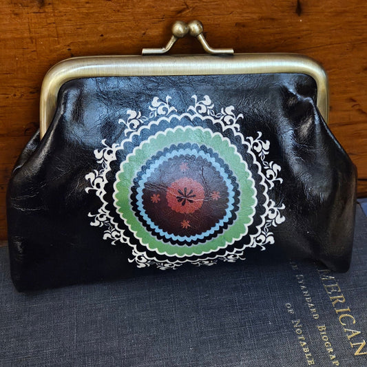 Vegan Leather Kiss Closure Coin Purse